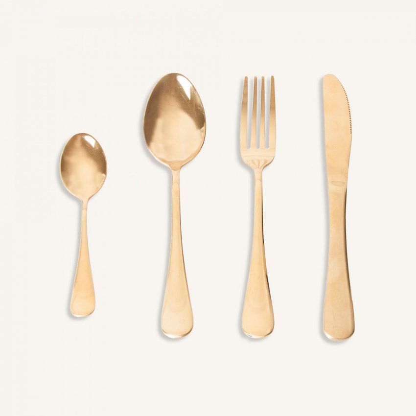Cubertería dorada